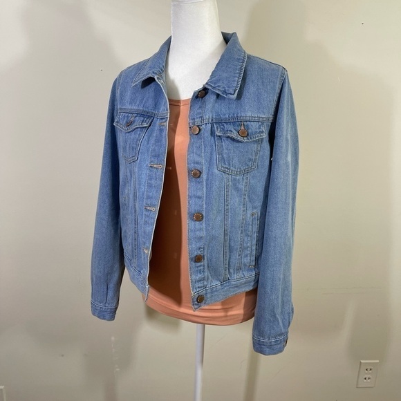Forever 21 sz sm denim jacket lighter blue with some fabric distressing - Picture 1 of 11